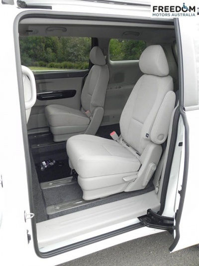Kia Carnival YP wheelchair vehicle - Side door with seat down view
